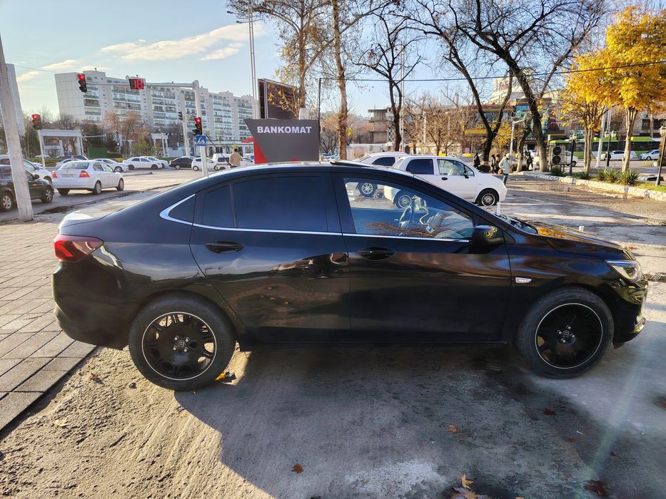 Onix premier sotiladi