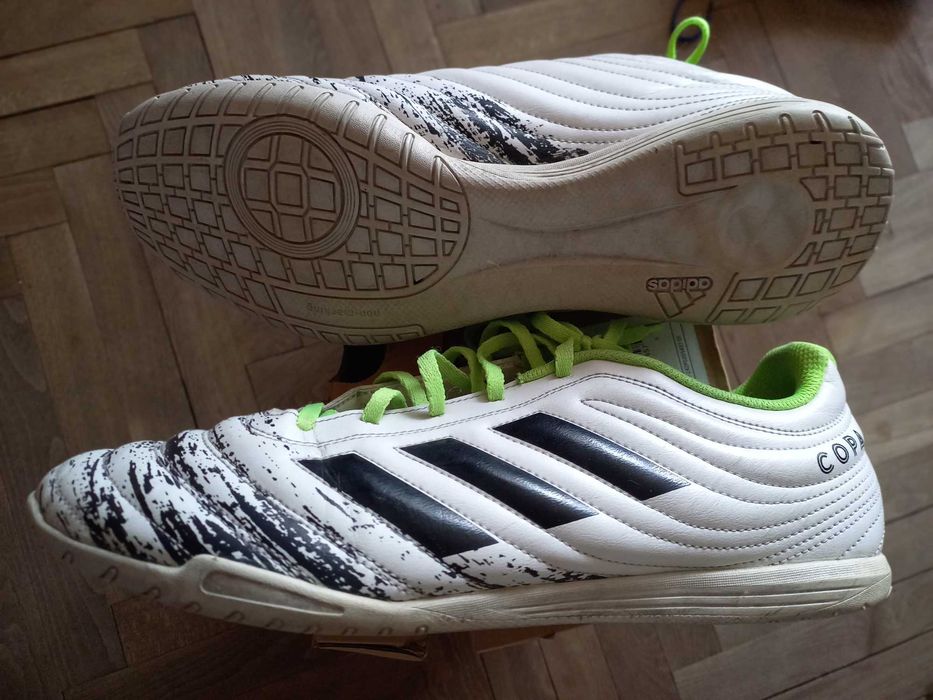 Футболни обувки adidas 46 номер