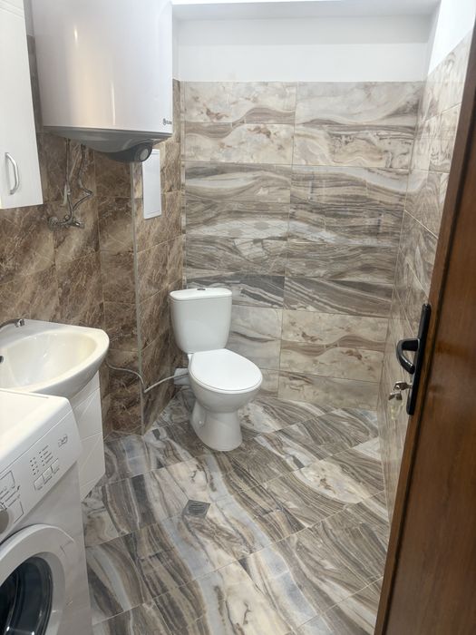 Продавам 3 стаен с двор Бриз