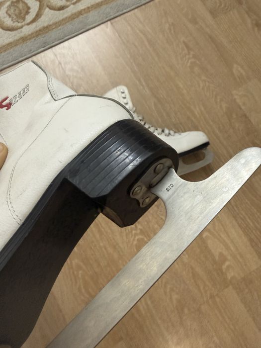 Коньки фигурные 43 размер