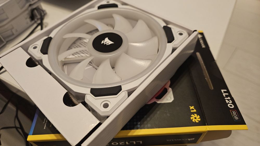 Corsair LL120 RGB LED 120mm PWM white