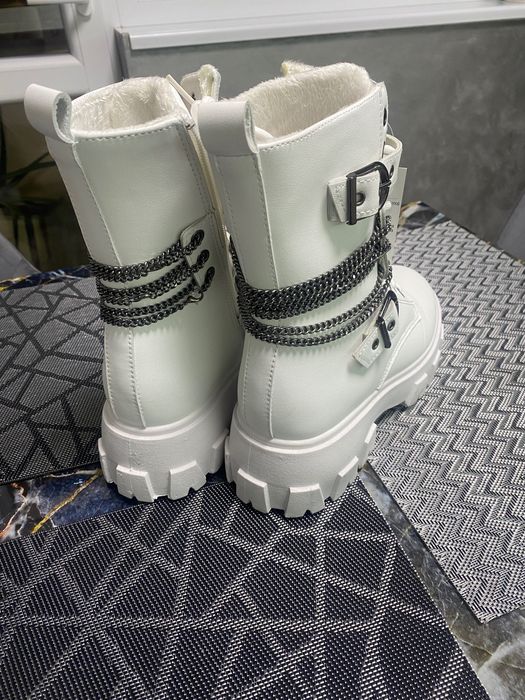 Дамски ежедневни боти в бял цвят