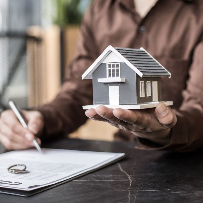 Здание. Аренда. 2-этажа+. Первая линия. Метро БИЙ.