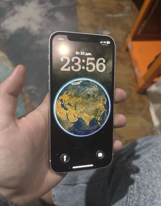 Продам Айфон 12