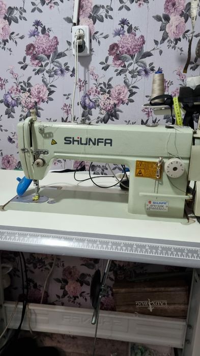 Швейная промышленая машина со столом