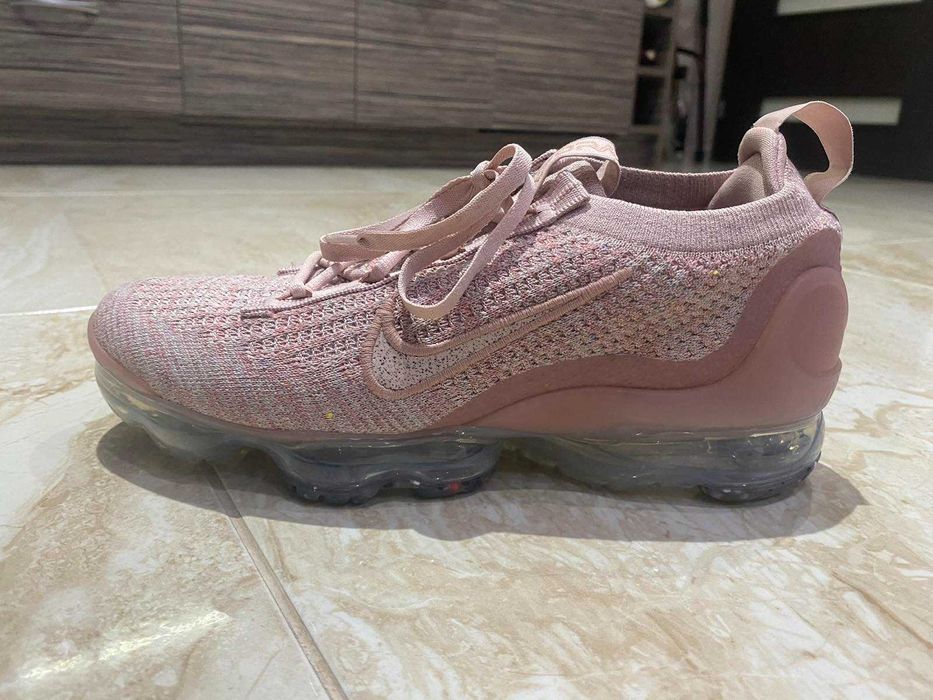 Нови дамски оригинални маратонки Nike