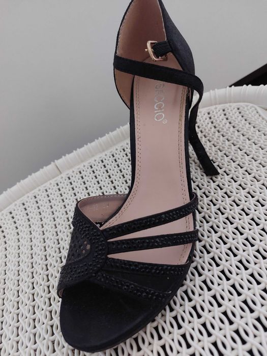 Sandale negre cu toc marimea 39