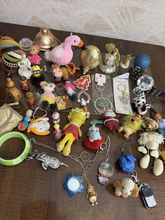 Коллекция брелков и сувениров.