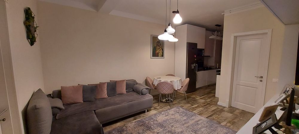 Persoana fizica vand  apartament 3 camere pret negociabil!