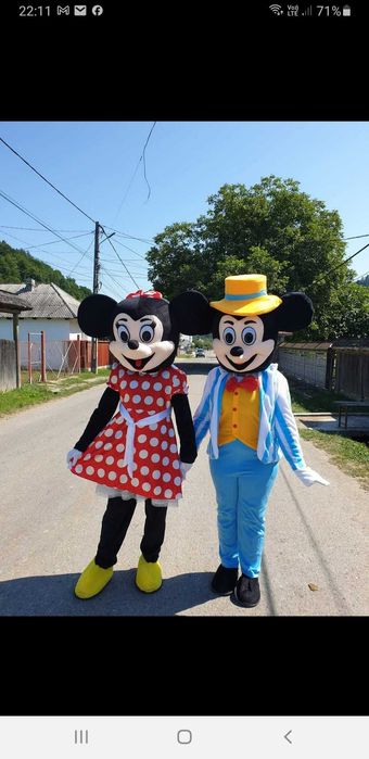 Vand 4 costume pt petreceri