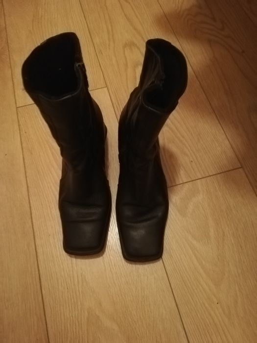 Продавам 3 чифта много запазени маркови ботуши и боти