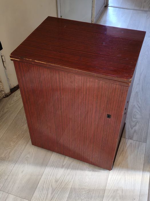 Швейная машинка ножная.