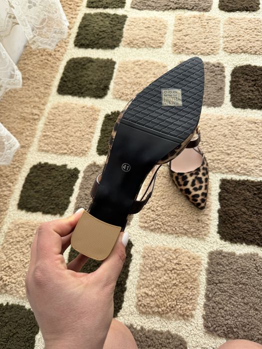 Pantofi marime 40