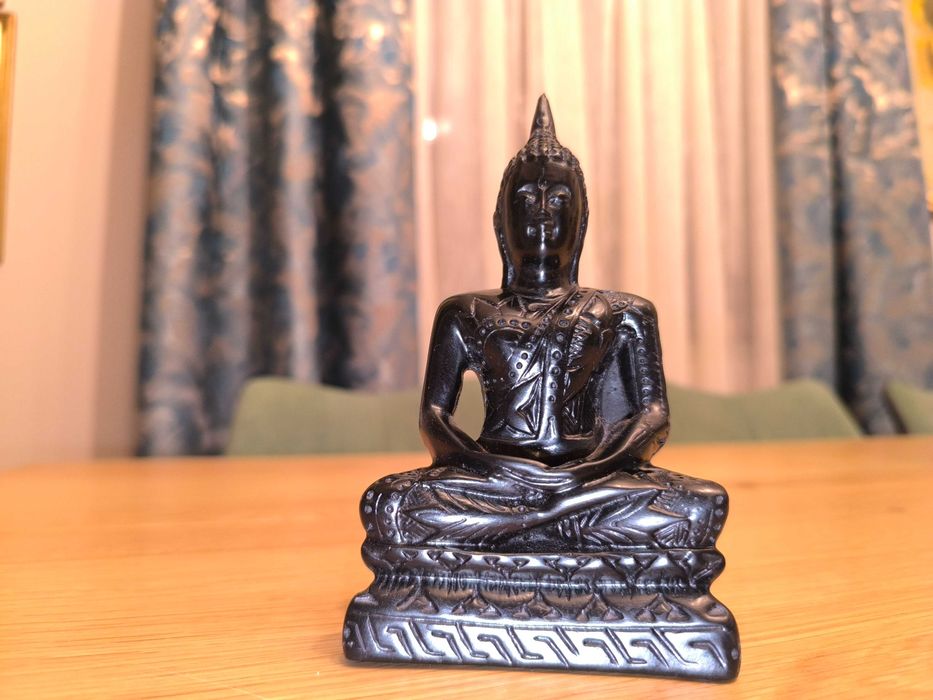 Statuie din rășină cu Buddha în poziție de meditație