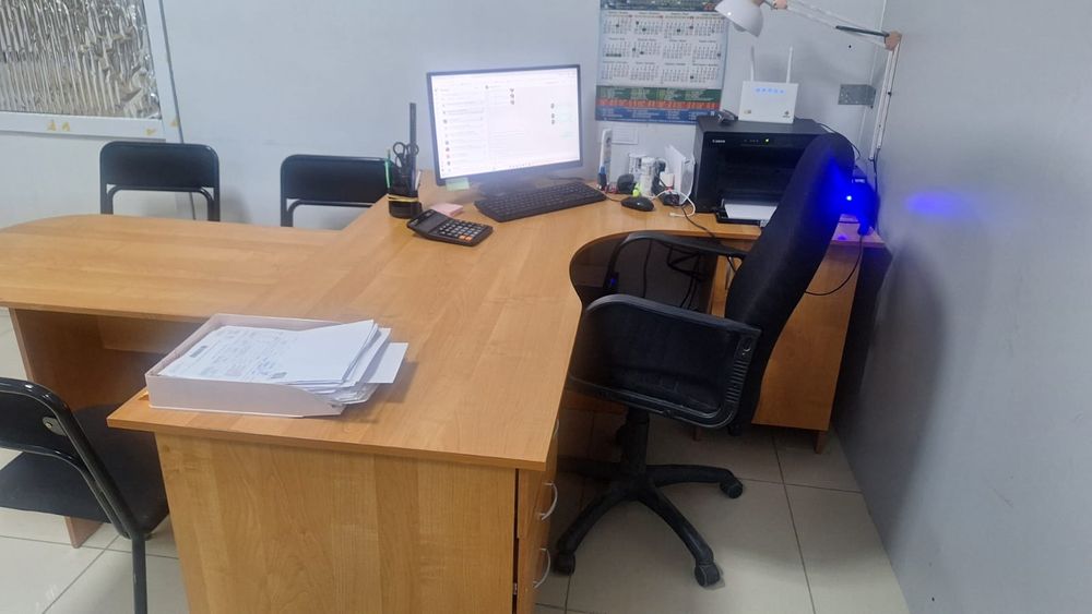 Продам офисный стол руководителя