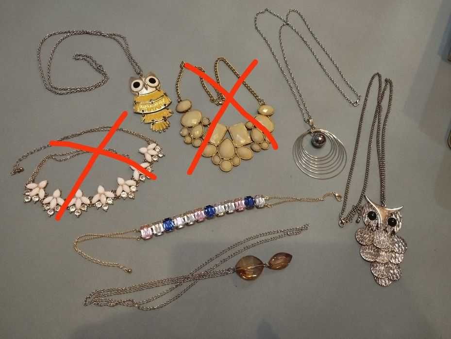 Различни бижута на символични цени