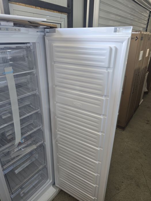 Нов вертикален фризер Снайге/Snaige  170 см 242 л