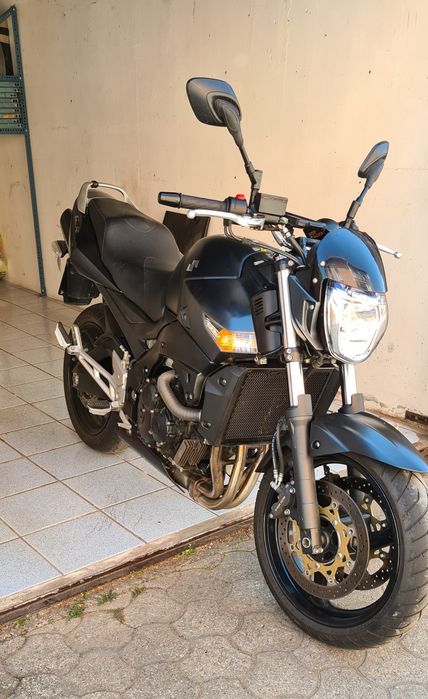 Vand Suzuki GSR 600. 30k km reali