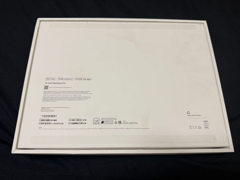 Macbooc Pro M4 Chip 16GB Ram 512GB storage