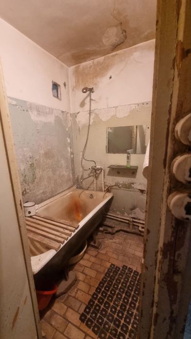 Сотилади квартира 2 хона 4 этаж.Адрес Абу Бакр Рози, Согдиана.42500 дл