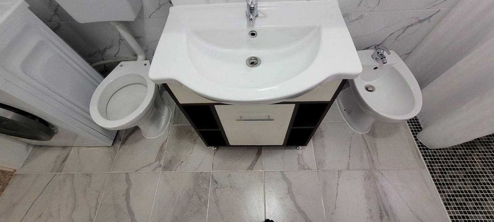 Garsoniera cf 1 Onesti, zona de jos, parter.   0757. 678. 898