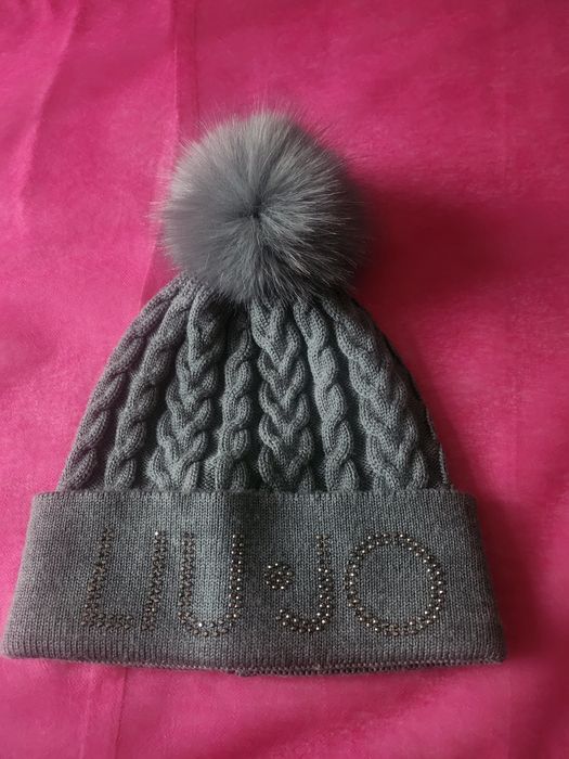 Шапка на Liu jo.