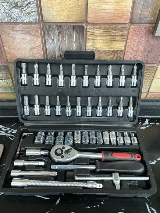 Набор инструментов для автомобиля