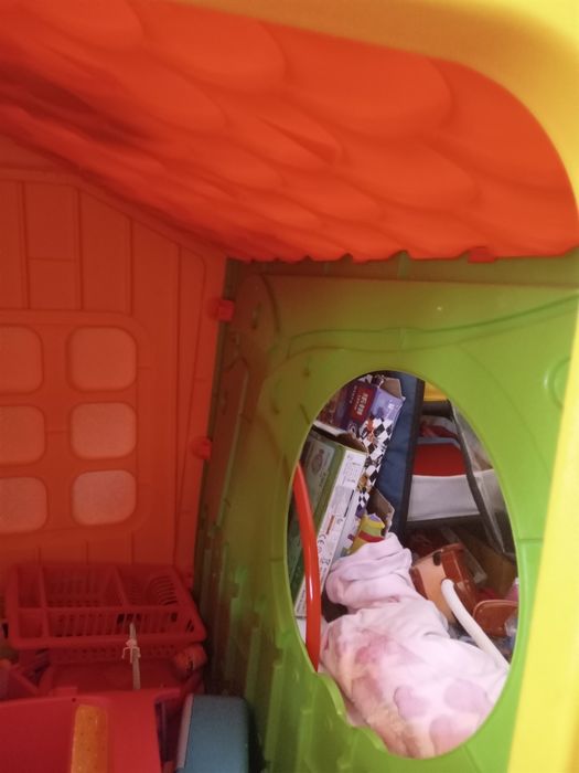 Детска маса с две пейки и Детска къщичка