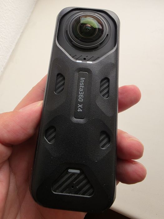 Экшн камера Insta360 x4