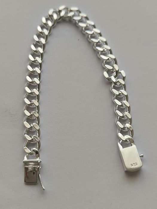 Масивна Сребърна Гривна