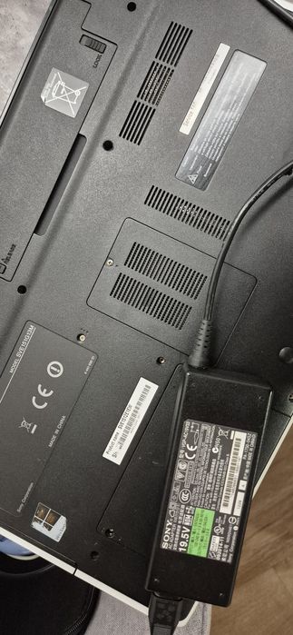 Sony Vaio SVE151G13M Работещ и зарядно но с проблем !