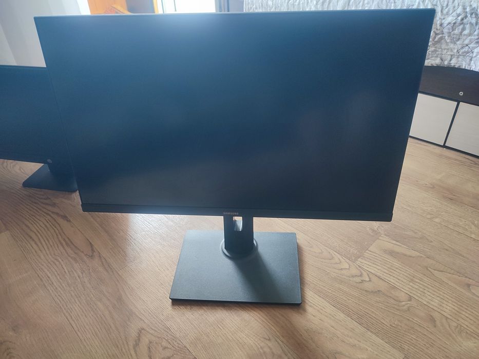 Продам мониторы Samsung odyssey G3 F24G35TFWI ; hp 20 "W2072a