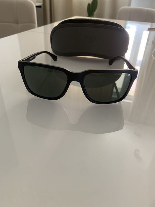 Солнцезащитные очки ARMANI.