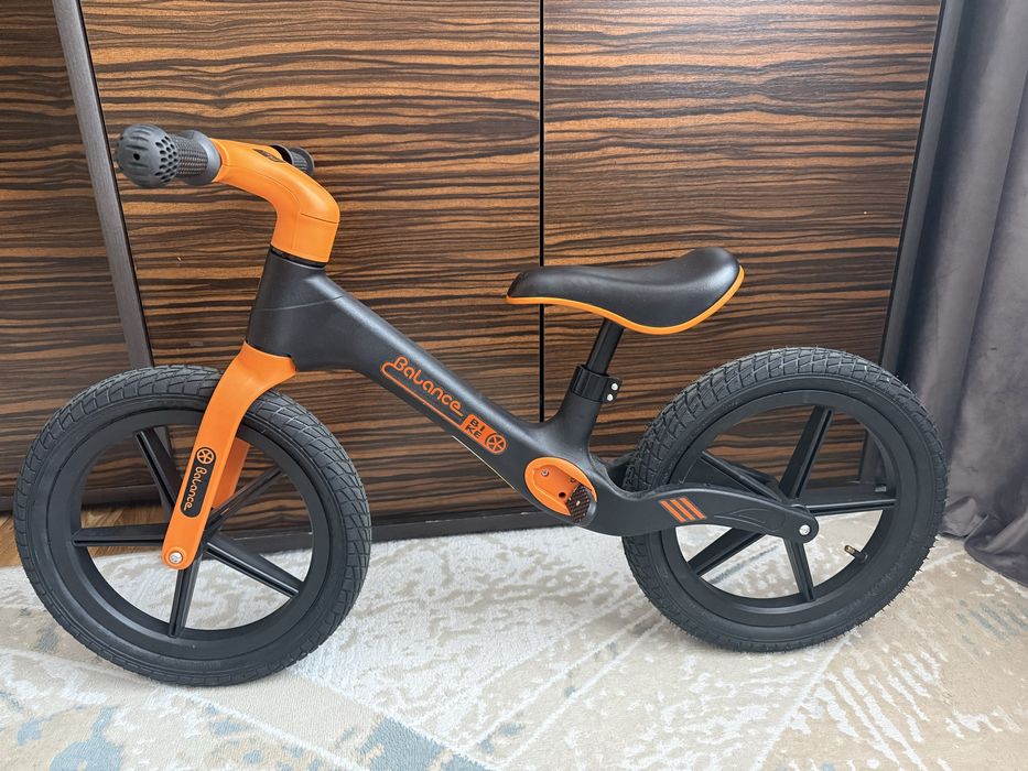 Продам беговел детский