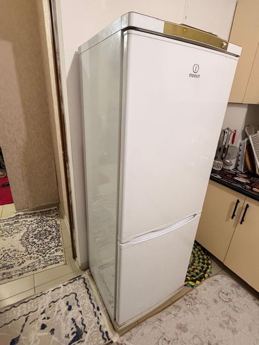 Холодильник Indesit, автомат машина samsung
