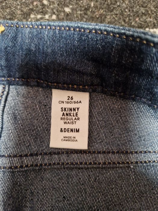 Blugi draguti ,material bun