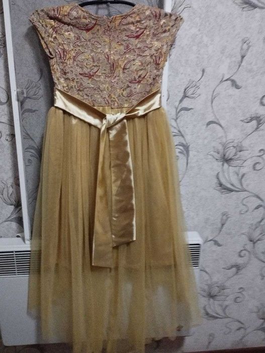 Продается платье на девушку.