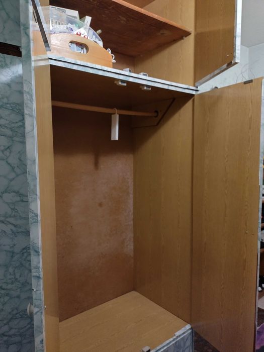 Продавам гардероб с надстройка може и доставка