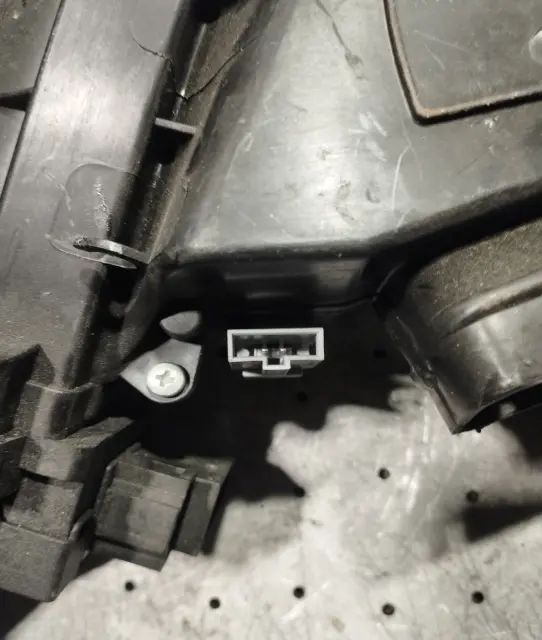 Carcasa de aerisire de podea din spate sofer Volkswagen VW Phaeton