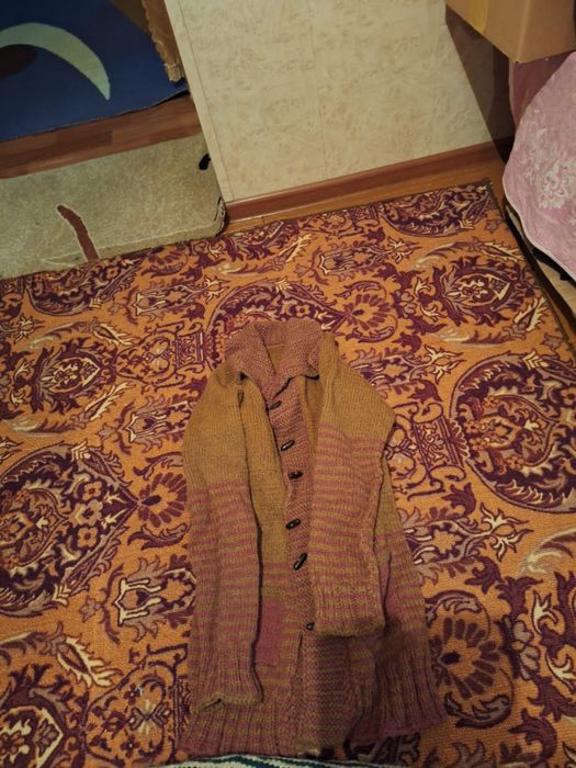 Продам куртки жемпер платья