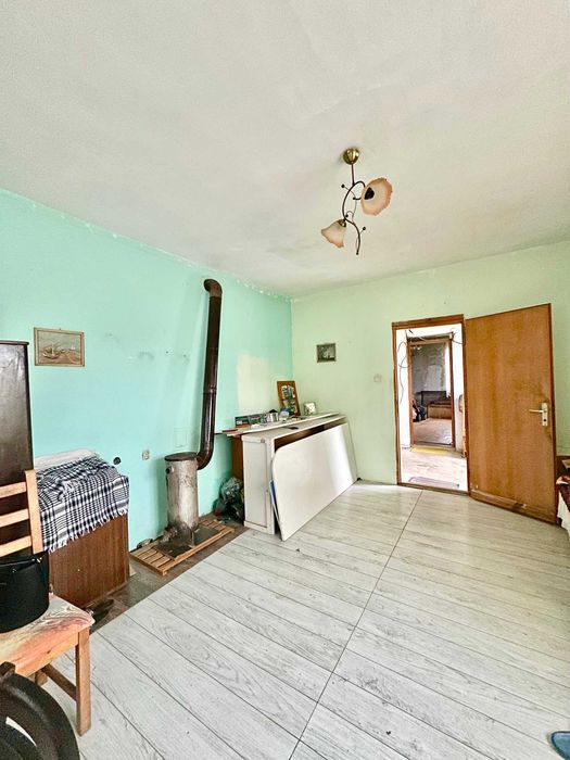 Продава къща в с. Лесново