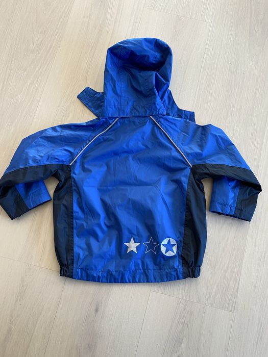 Vand geaca impermeabila 1-2 ani.