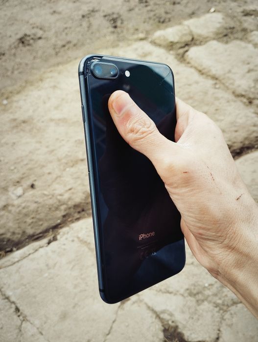 Продам iPhone 8 plus 64Gb
