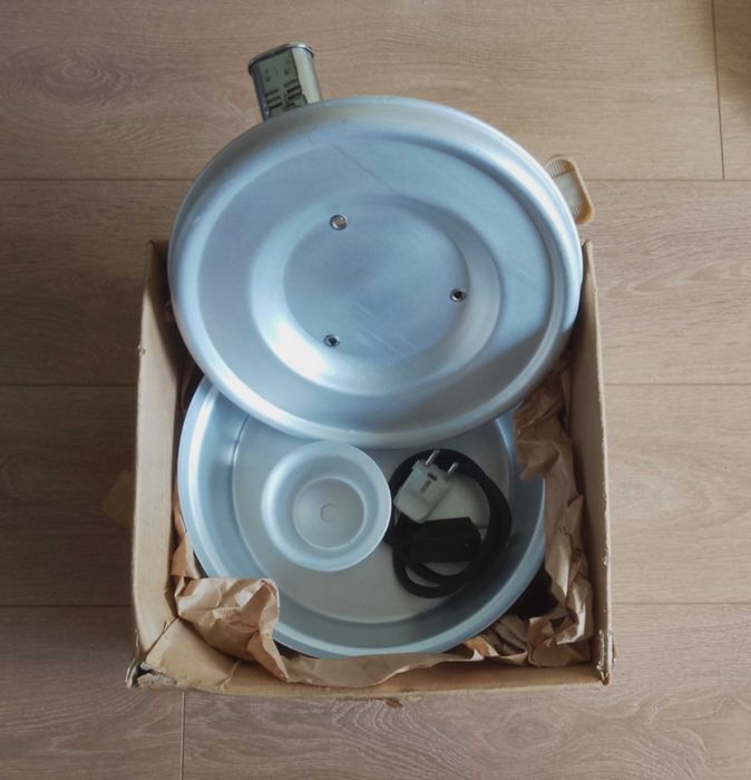 Електрическа тенджера.