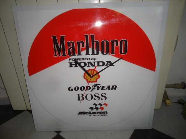 Marlboro Голям часовник . Размери:  60x60 см.
