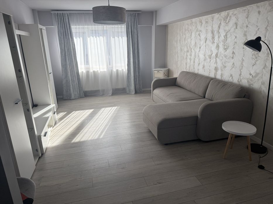 Inchiriez apartament