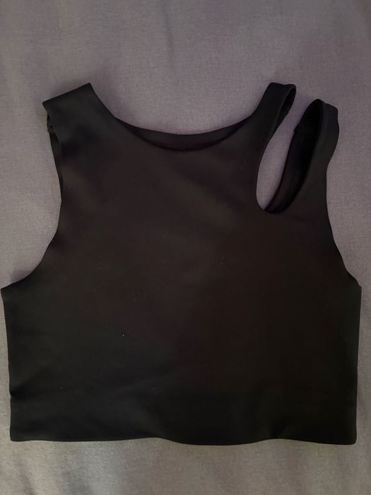 Черен топ- H&M  M, Тениска- B bershka  S, Бял потник- Stradivarius S