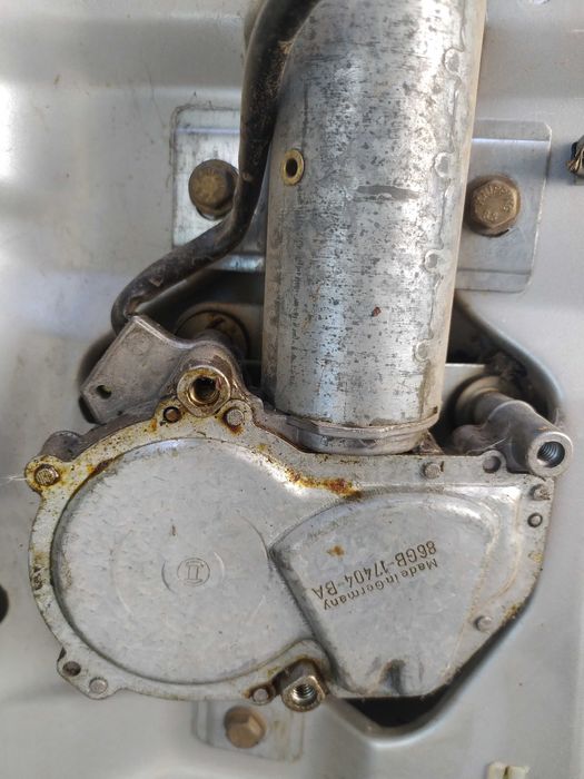 Продам крышку багажника Форд скорпион пятую дверь.