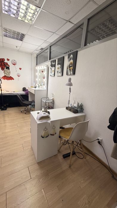 Сдам маникюрный стол