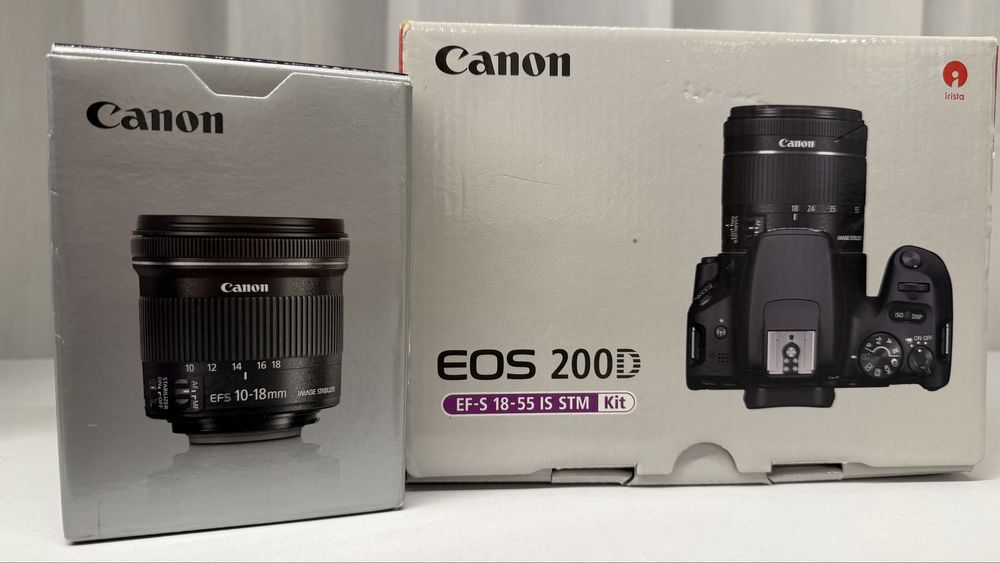 Фотоапарат Canon EOS 200D